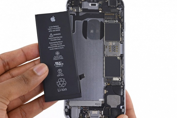 Naujų iPhone modelių baterijos keitimas kai negalioja garantija