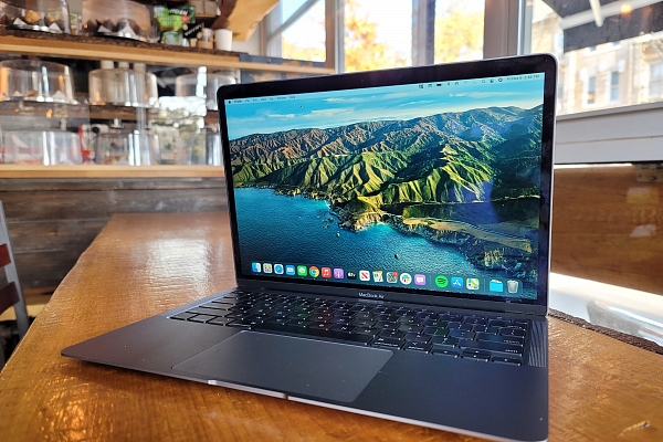 Kaip patikrinti baterijos ciklų kiekį (Cycle Count) Apple Macbook kompiuteriui?